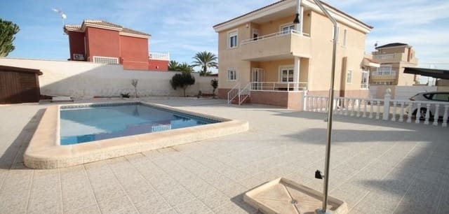 5 makuuhuone Huvila myytävänä paikassa Aguas Nuevas, Torrevieja mukana uima-altaan - 620 000 € (Ref: 9061714)