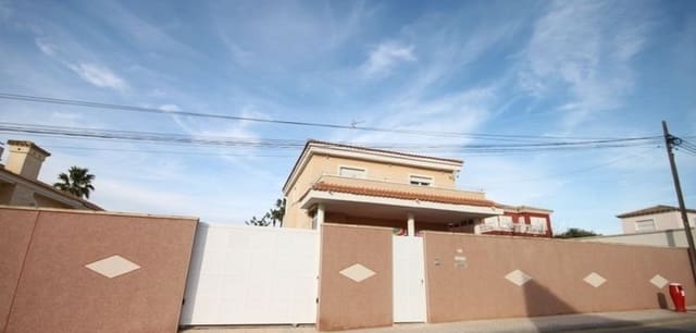 5 makuuhuone Huvila myytävänä paikassa Aguas Nuevas, Torrevieja mukana uima-altaan - 620 000 € (Ref: 9061714)