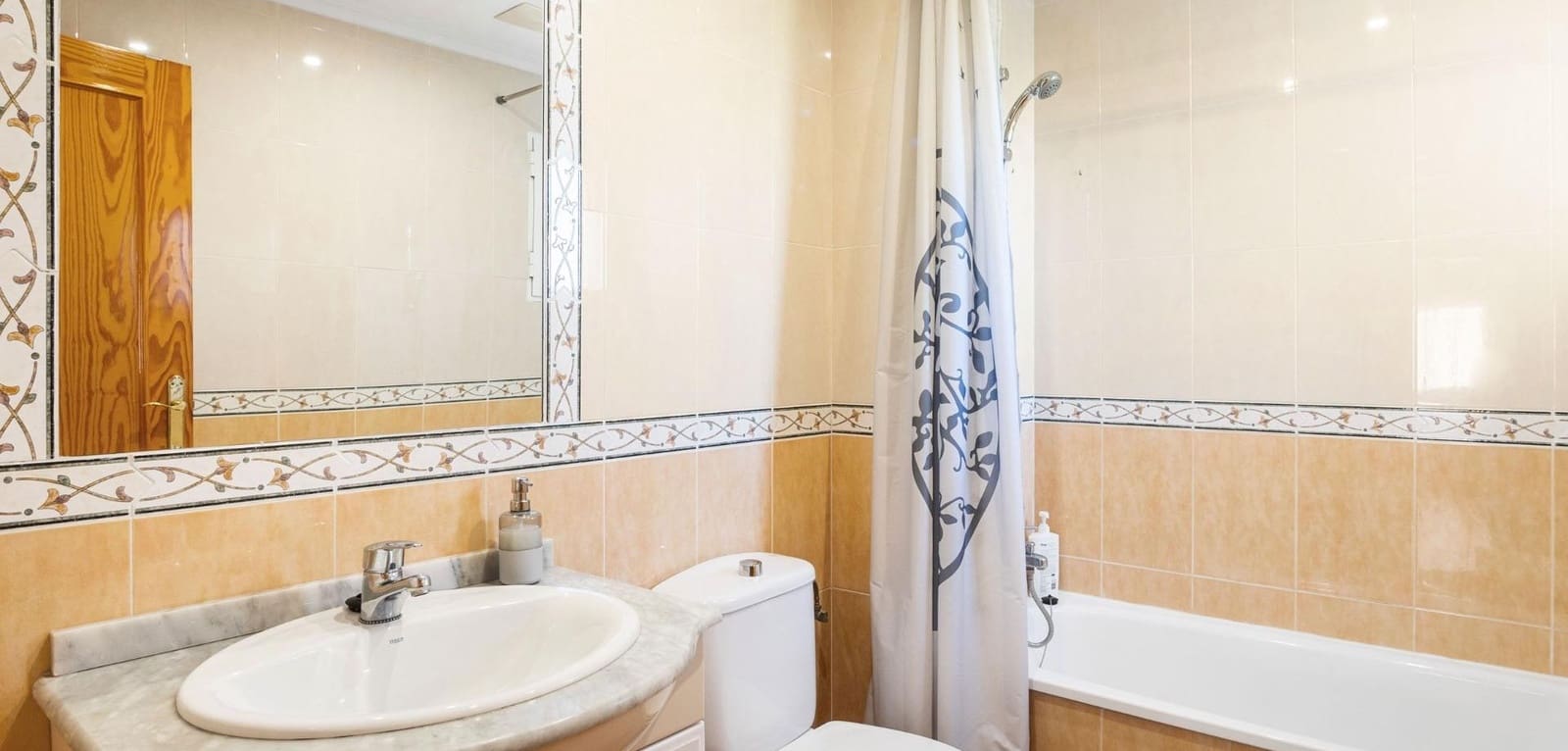 3 bedroom Apartment for sale in Dehesa de Campoamor with pool - € 229,500 (Ref: 9084388)