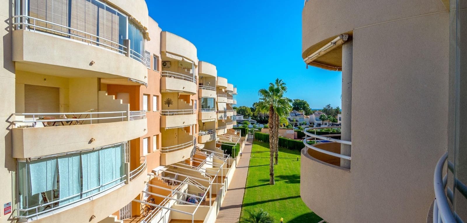 3 bedroom Apartment for sale in Dehesa de Campoamor with pool - € 229,500 (Ref: 9084388)