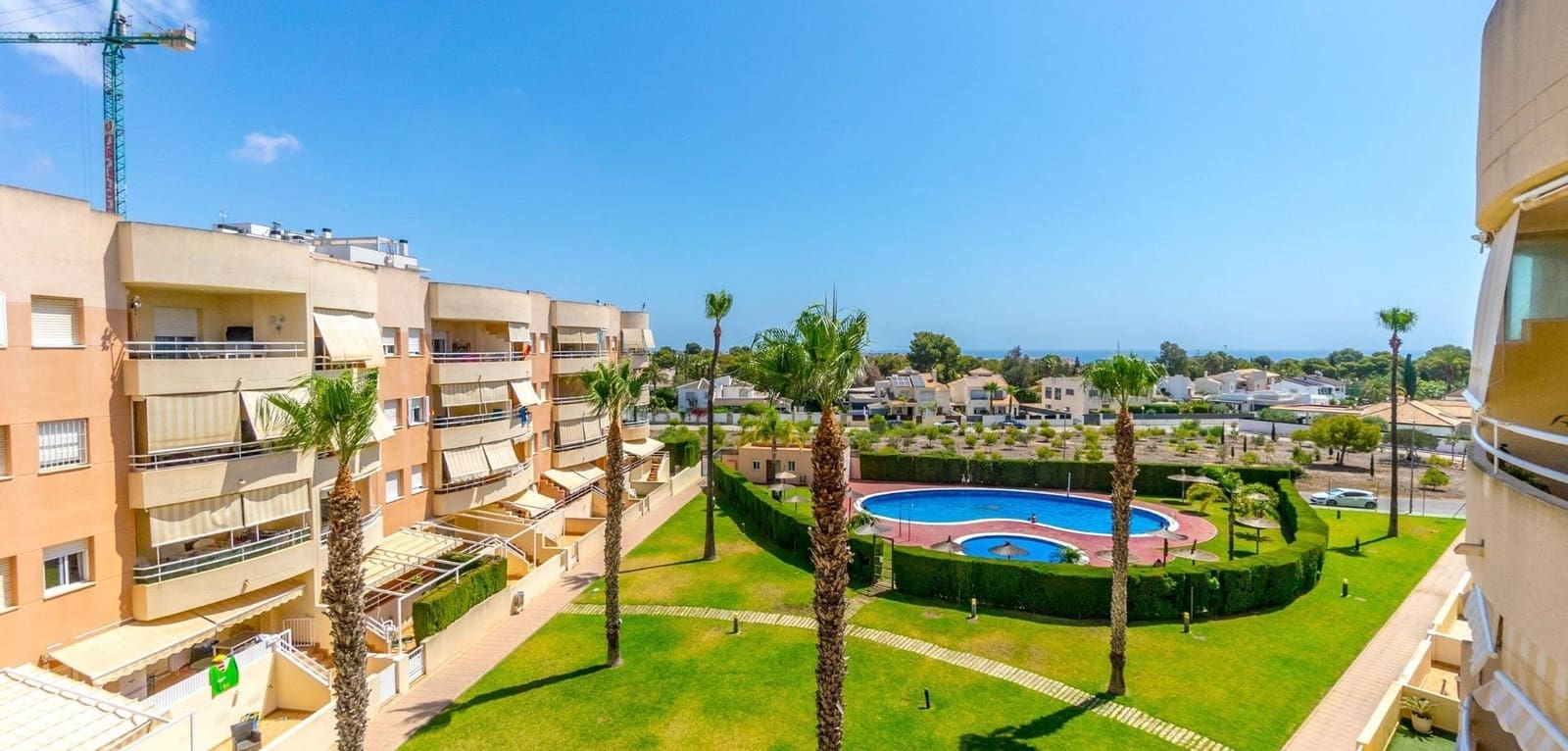 3 bedroom Apartment for sale in Dehesa de Campoamor with pool - € 229,500 (Ref: 9084388)
