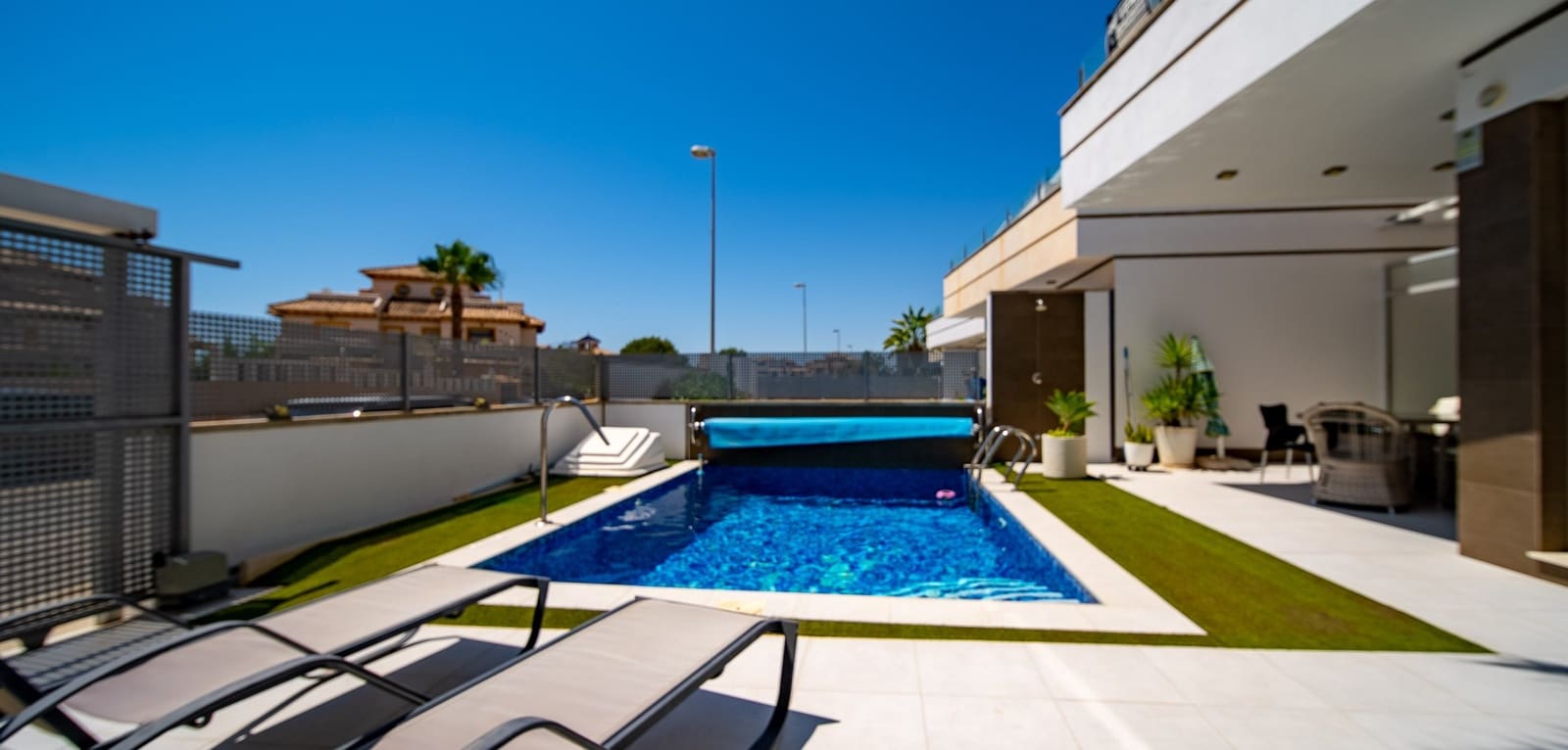 3 makuuhuone Huvila myytävänä paikassa Orihuela Costa mukana uima-altaan - 389 000 € (Ref: 9096276)