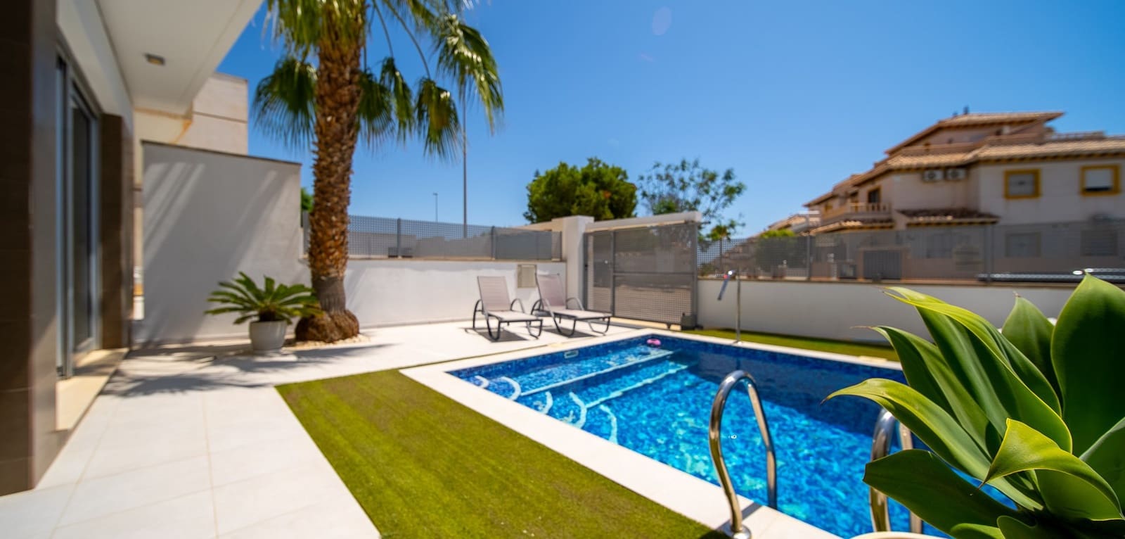 3 makuuhuone Huvila myytävänä paikassa Orihuela Costa mukana uima-altaan - 389 000 € (Ref: 9096276)