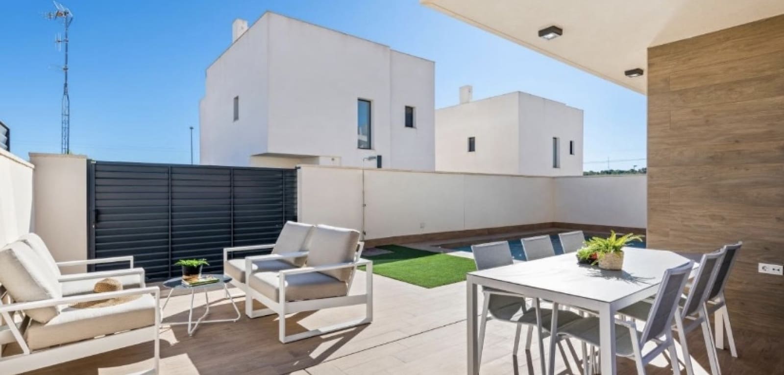 3 slaapkamer Villa te koop in San Miguel de Salinas met zwembad - € 355.000 (Ref: 9112800)