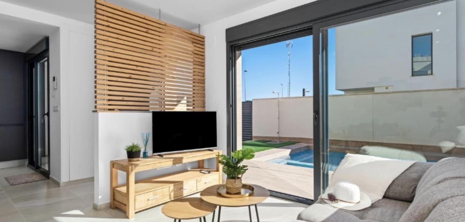 3 slaapkamer Villa te koop in San Miguel de Salinas met zwembad - € 355.000 (Ref: 9112800)