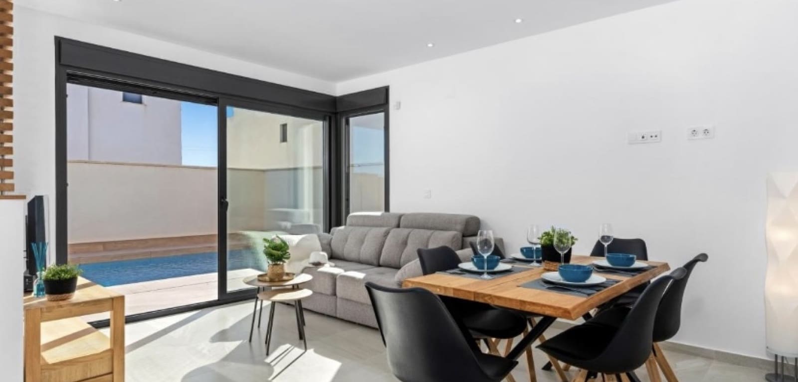 3 slaapkamer Villa te koop in San Miguel de Salinas met zwembad - € 355.000 (Ref: 9112800)