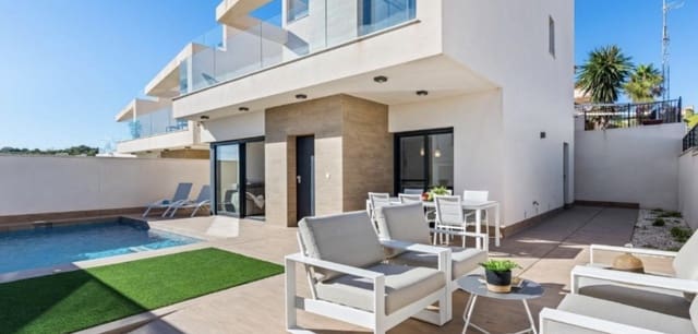 3 slaapkamer Villa te koop in San Miguel de Salinas met zwembad - € 355.000 (Ref: 9112800)