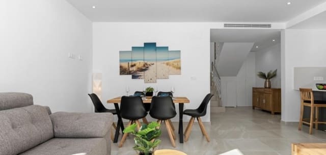 3 slaapkamer Villa te koop in San Miguel de Salinas met zwembad - € 355.000 (Ref: 9112800)