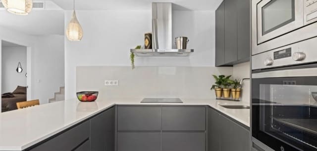 3 slaapkamer Villa te koop in San Miguel de Salinas met zwembad - € 355.000 (Ref: 9112800)