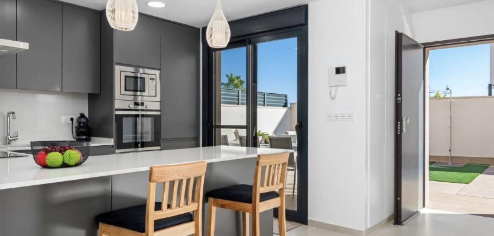 3 slaapkamer Villa te koop in San Miguel de Salinas met zwembad - € 355.000 (Ref: 9112800)