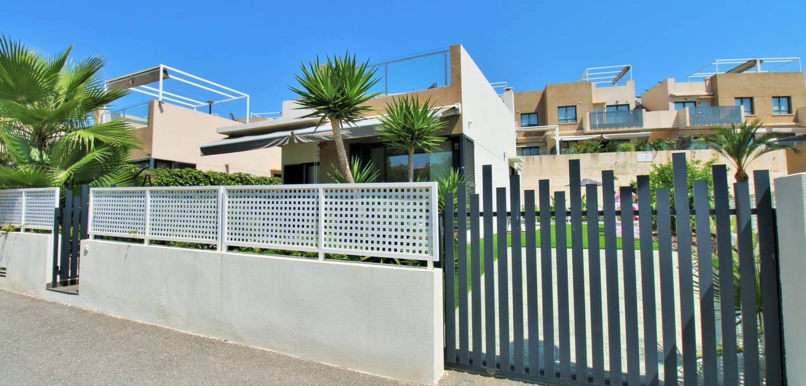 3 bedroom Villa for sale in La Zenia with pool - € 499,000 (Ref: 9135160)