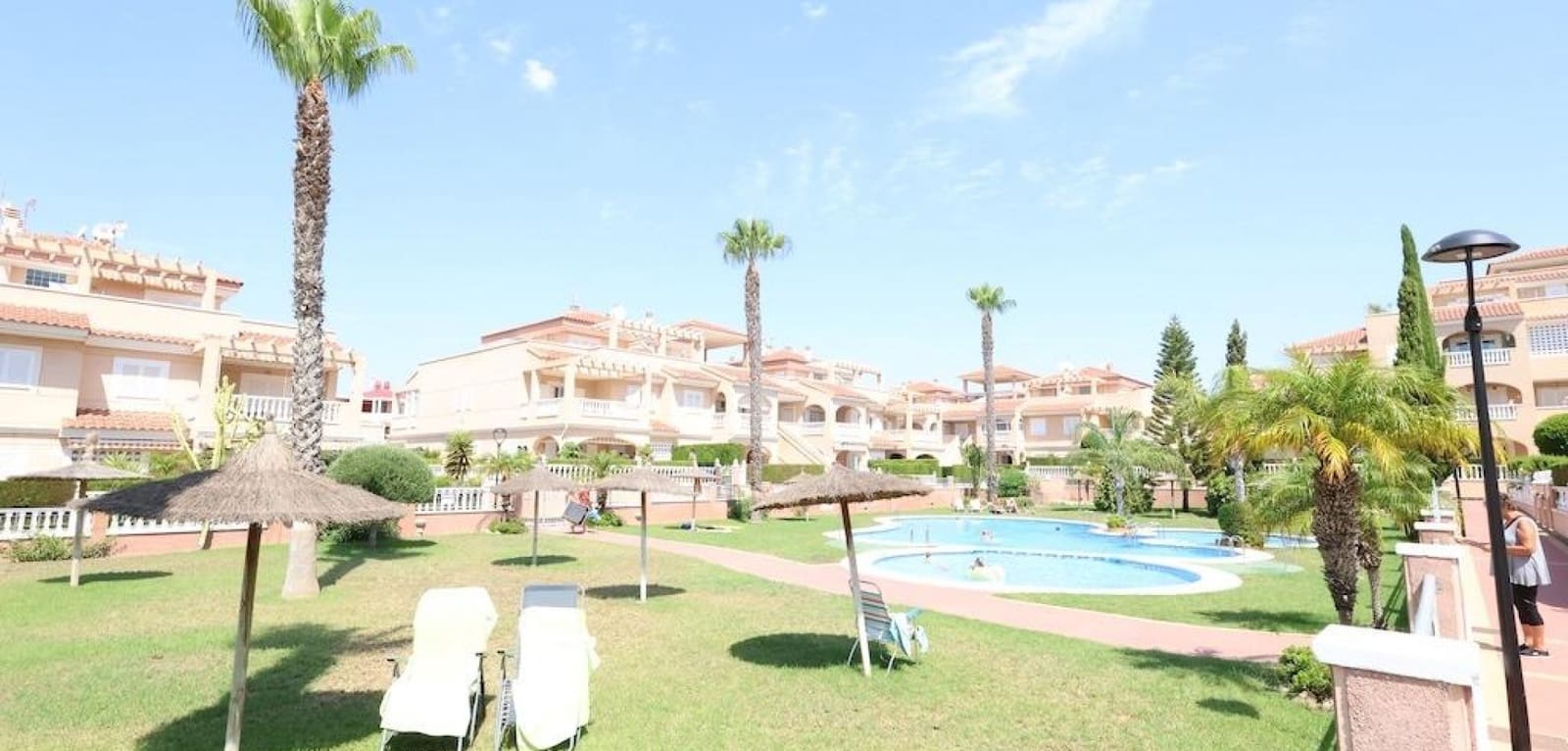2 soveværelse Bungalow til salg i Orihuela Costa med swimmingpool - € 219.000 (Ref: 9135161)