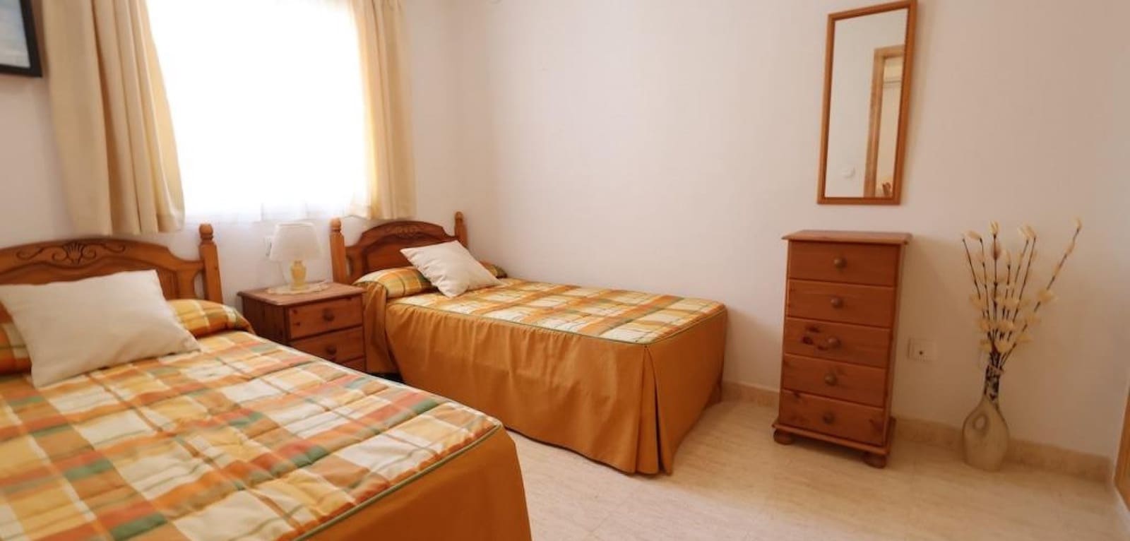 2 soveværelse Bungalow til salg i Orihuela Costa med swimmingpool - € 219.000 (Ref: 9135161)