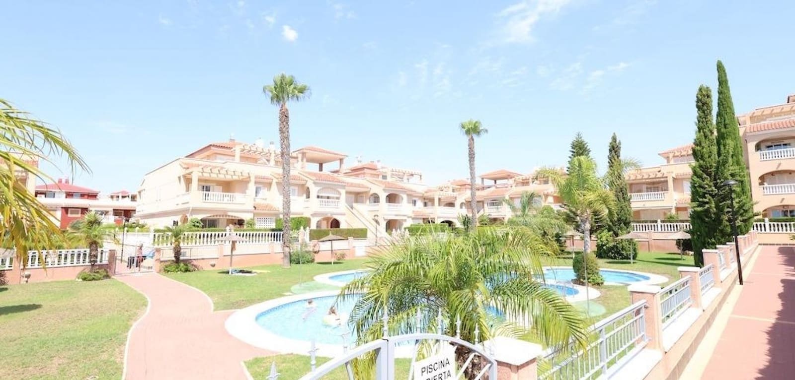 2 soveværelse Bungalow til salg i Orihuela Costa med swimmingpool - € 219.000 (Ref: 9135161)