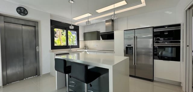 5 Zimmer Villa zu verkaufen in San Miguel de Salinas mit Pool - 849.000 € (Ref: 9151166)