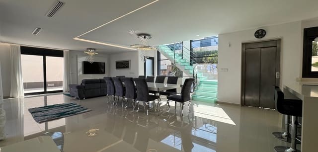 5 Zimmer Villa zu verkaufen in San Miguel de Salinas mit Pool - 849.000 € (Ref: 9151166)