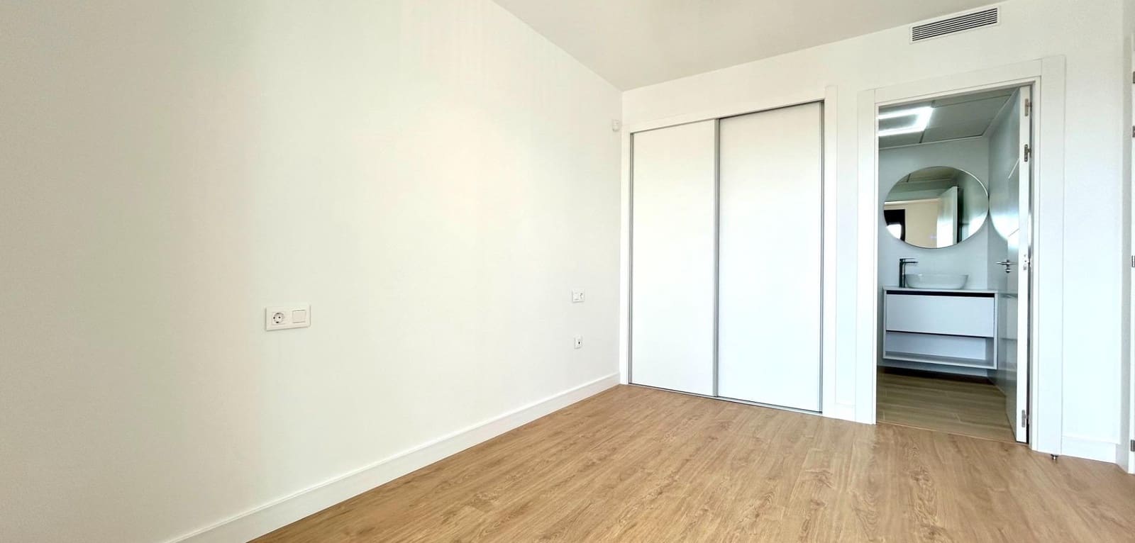 Apartamento de 2 habitaciones en Villamartin en venta con piscina - 339.900 € (Ref: 9151167)