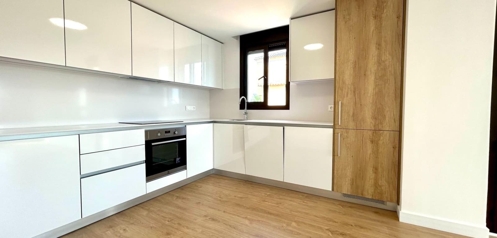 Apartamento de 2 habitaciones en Villamartin en venta con piscina - 339.900 € (Ref: 9151167)