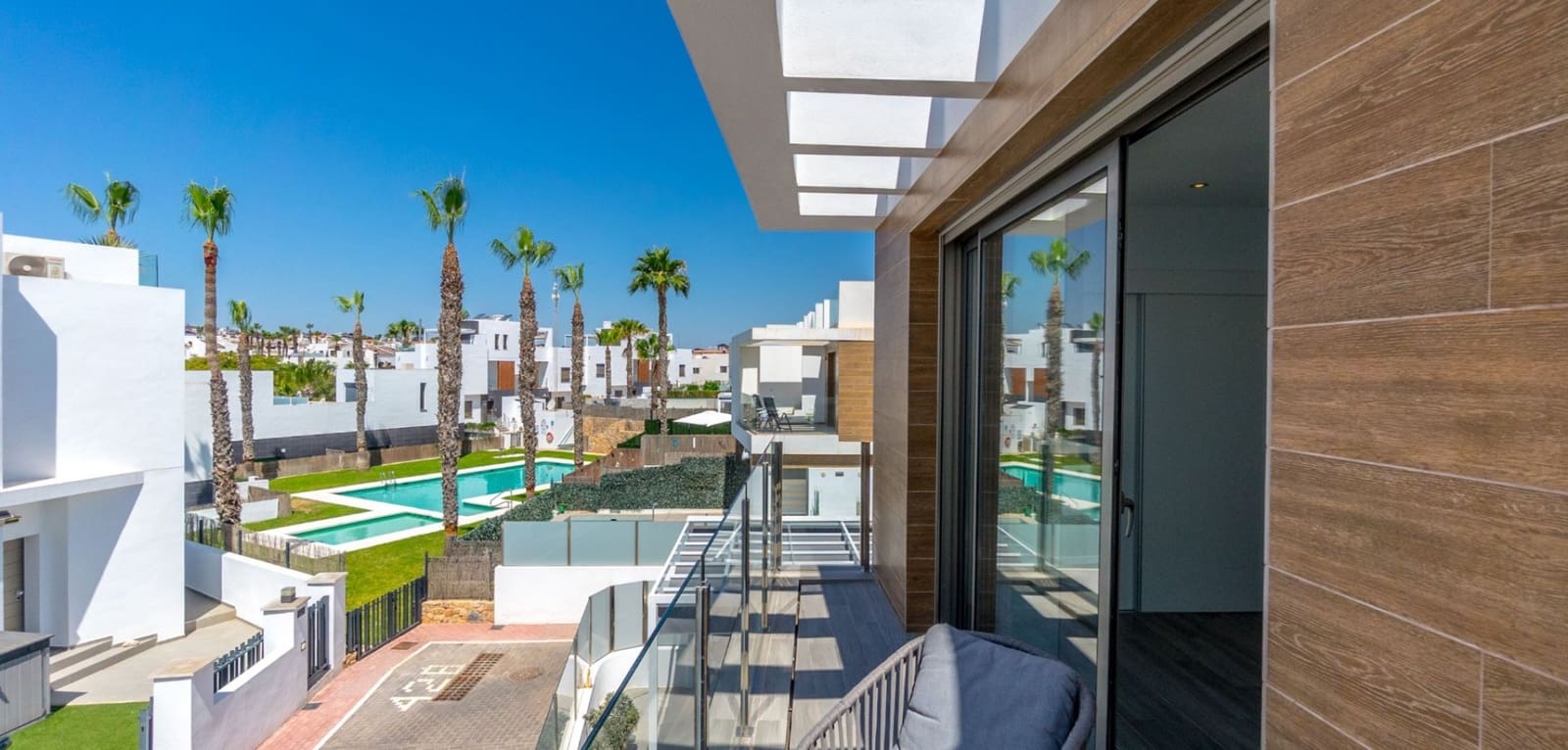 3 bedroom Villa for sale in Villamartin with pool - € 429,000 (Ref: 9153131)