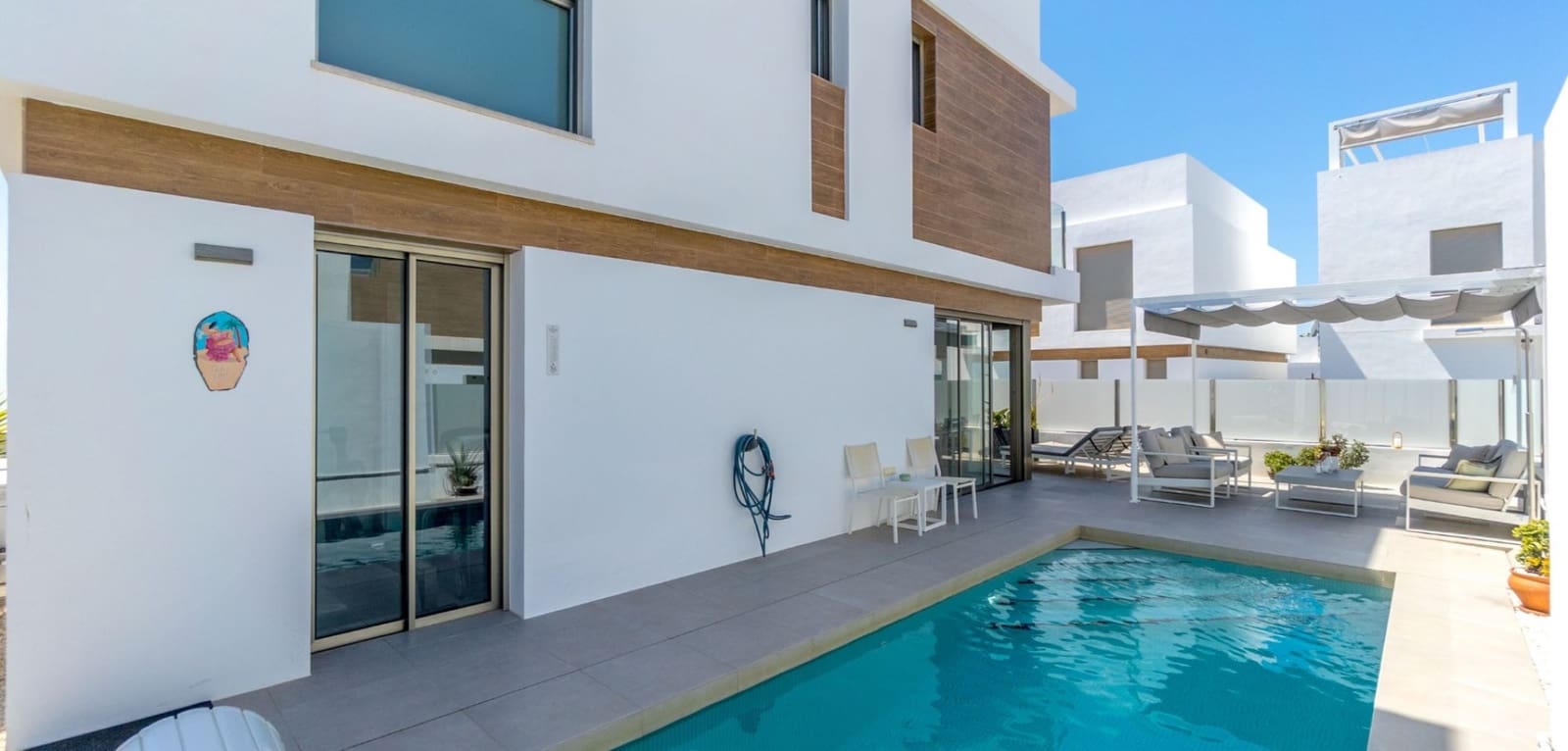 3 bedroom Villa for sale in Villamartin with pool - € 429,000 (Ref: 9153131)