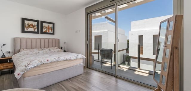 3 soveværelse Villa til salg i Villamartin, Orihuela med swimmingpool - € 429.000 (Ref: 9153131)