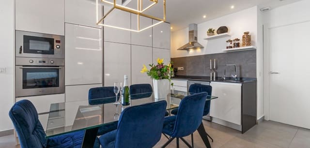 3 soveværelse Villa til salg i Villamartin, Orihuela med swimmingpool - € 429.000 (Ref: 9153131)