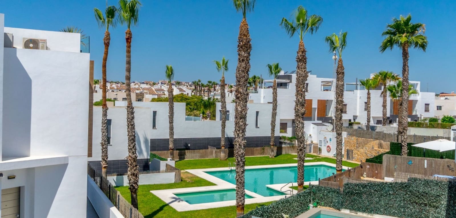 3 bedroom Villa for sale in Villamartin with pool - € 429,000 (Ref: 9153131)