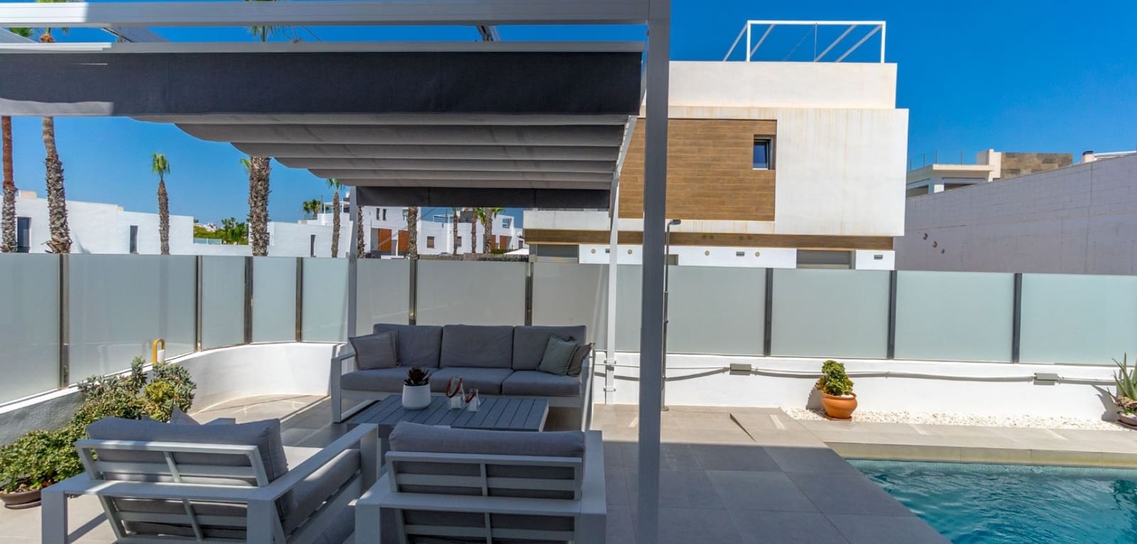 3 bedroom Villa for sale in Villamartin with pool - € 429,000 (Ref: 9153131)