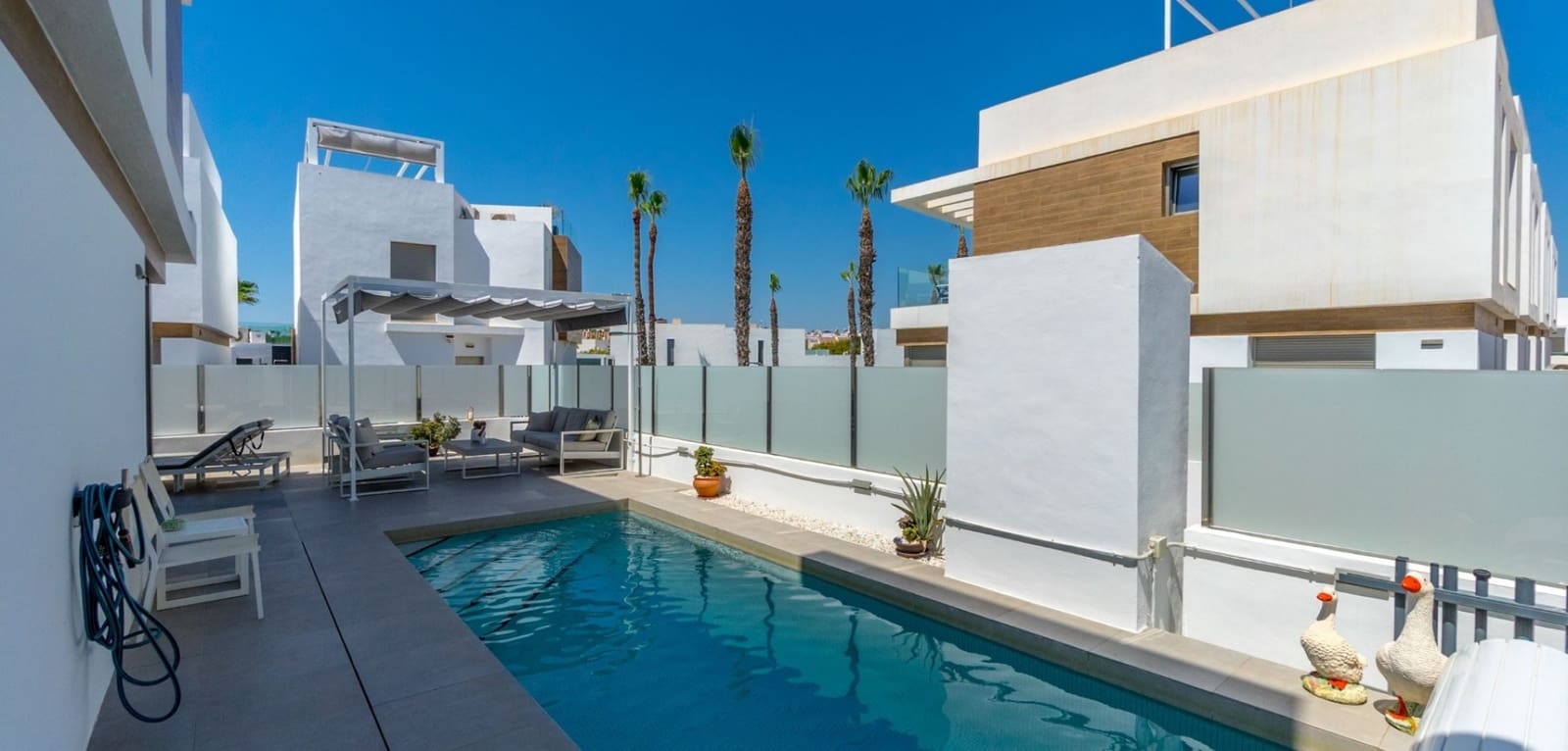 3 bedroom Villa for sale in Villamartin with pool - € 429,000 (Ref: 9153131)