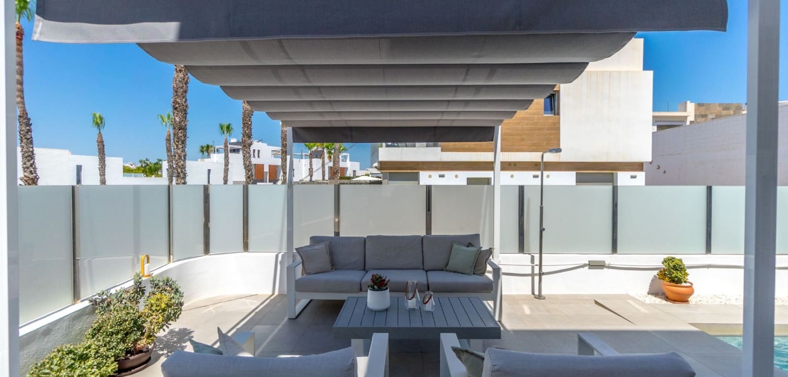 3 bedroom Villa for sale in Villamartin with pool - € 429,000 (Ref: 9153131)