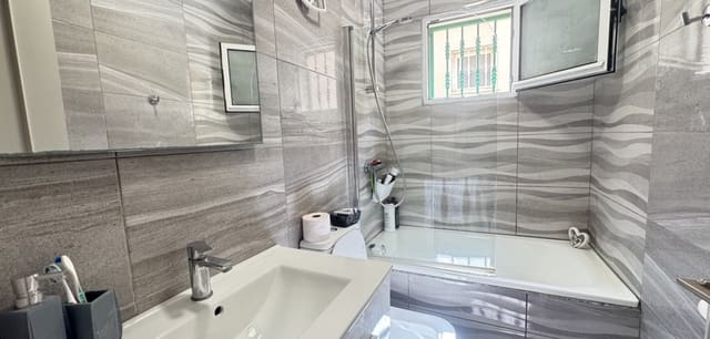 4 quarto Moradia para venda em Villamartin, Orihuela - 299 000 € (Ref: 9164118)