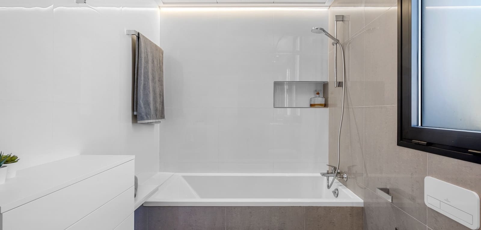 4 slaapkamer Villa te koop in Guardamar del Segura met zwembad - € 1.390.000 (Ref: 9164120)