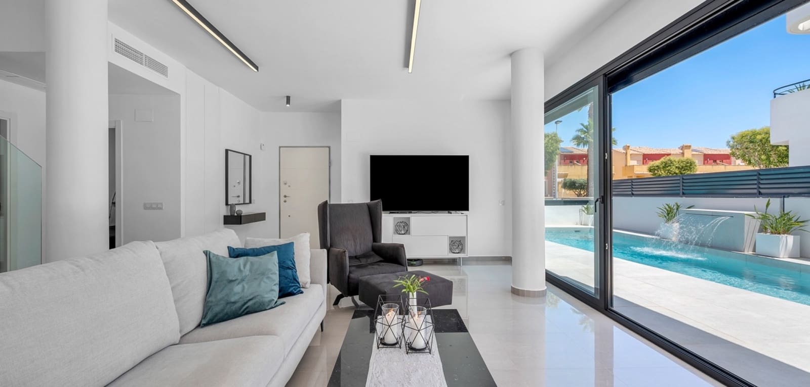 4 slaapkamer Villa te koop in Guardamar del Segura met zwembad - € 1.390.000 (Ref: 9164120)