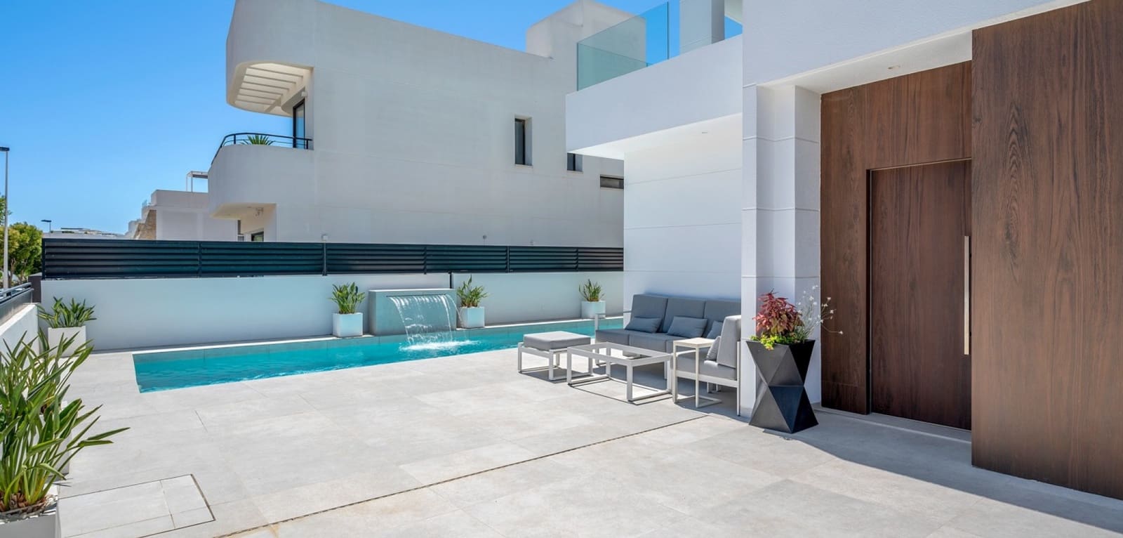 4 slaapkamer Villa te koop in Guardamar del Segura met zwembad - € 1.390.000 (Ref: 9164120)