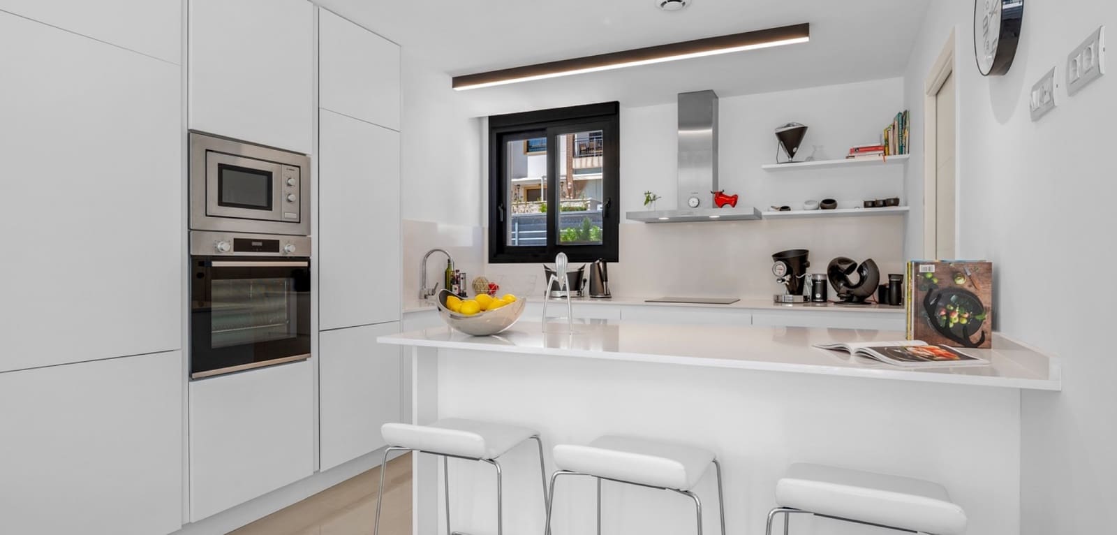 4 slaapkamer Villa te koop in Guardamar del Segura met zwembad - € 1.390.000 (Ref: 9164120)