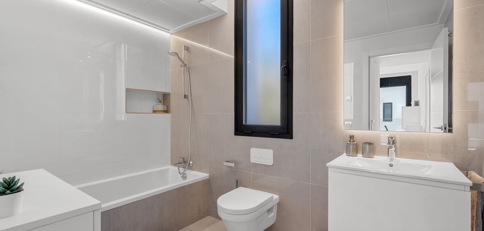 4 slaapkamer Villa te koop in Guardamar del Segura met zwembad - € 1.390.000 (Ref: 9164120)