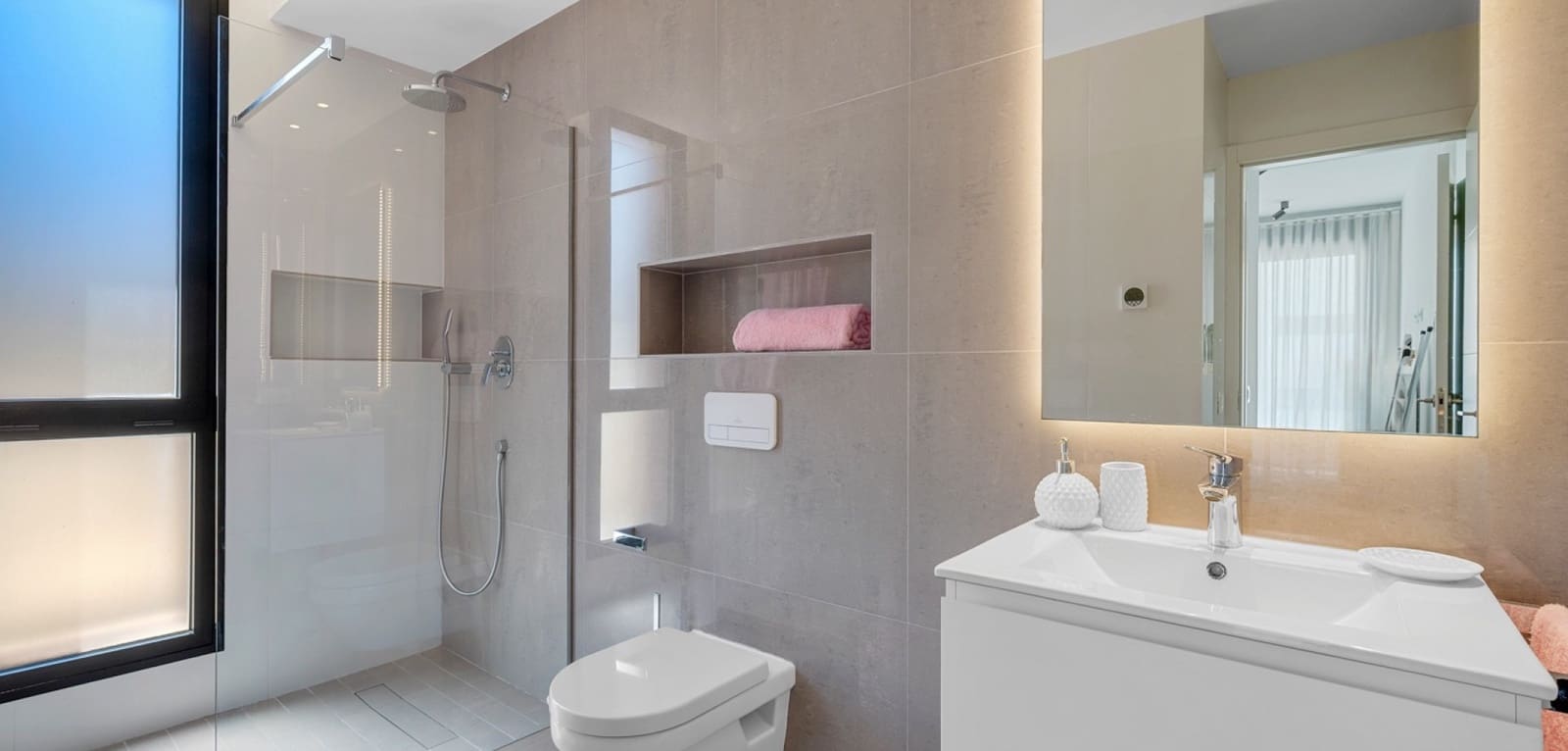 4 slaapkamer Villa te koop in Guardamar del Segura met zwembad - € 1.390.000 (Ref: 9164120)