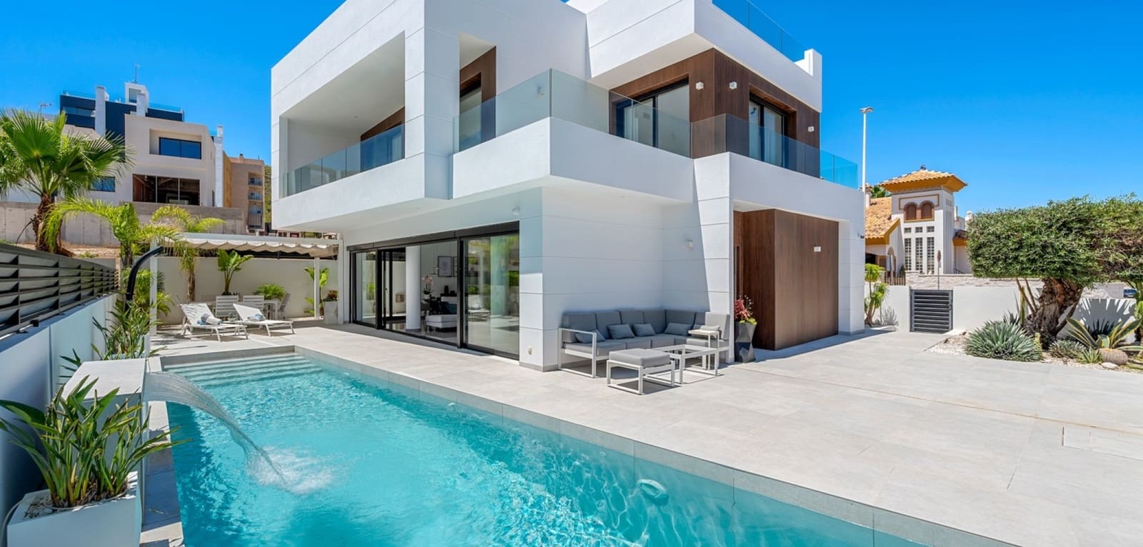 4 slaapkamer Villa te koop in Guardamar del Segura met zwembad - € 1.390.000 (Ref: 9164120)