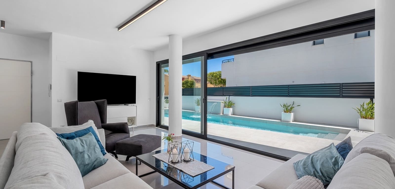 4 slaapkamer Villa te koop in Guardamar del Segura met zwembad - € 1.390.000 (Ref: 9164120)