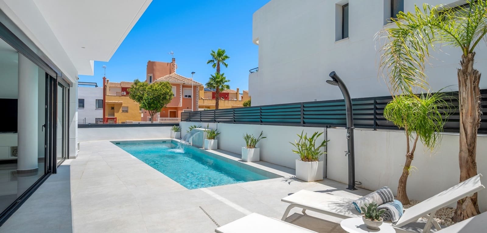 4 slaapkamer Villa te koop in Guardamar del Segura met zwembad - € 1.390.000 (Ref: 9164120)