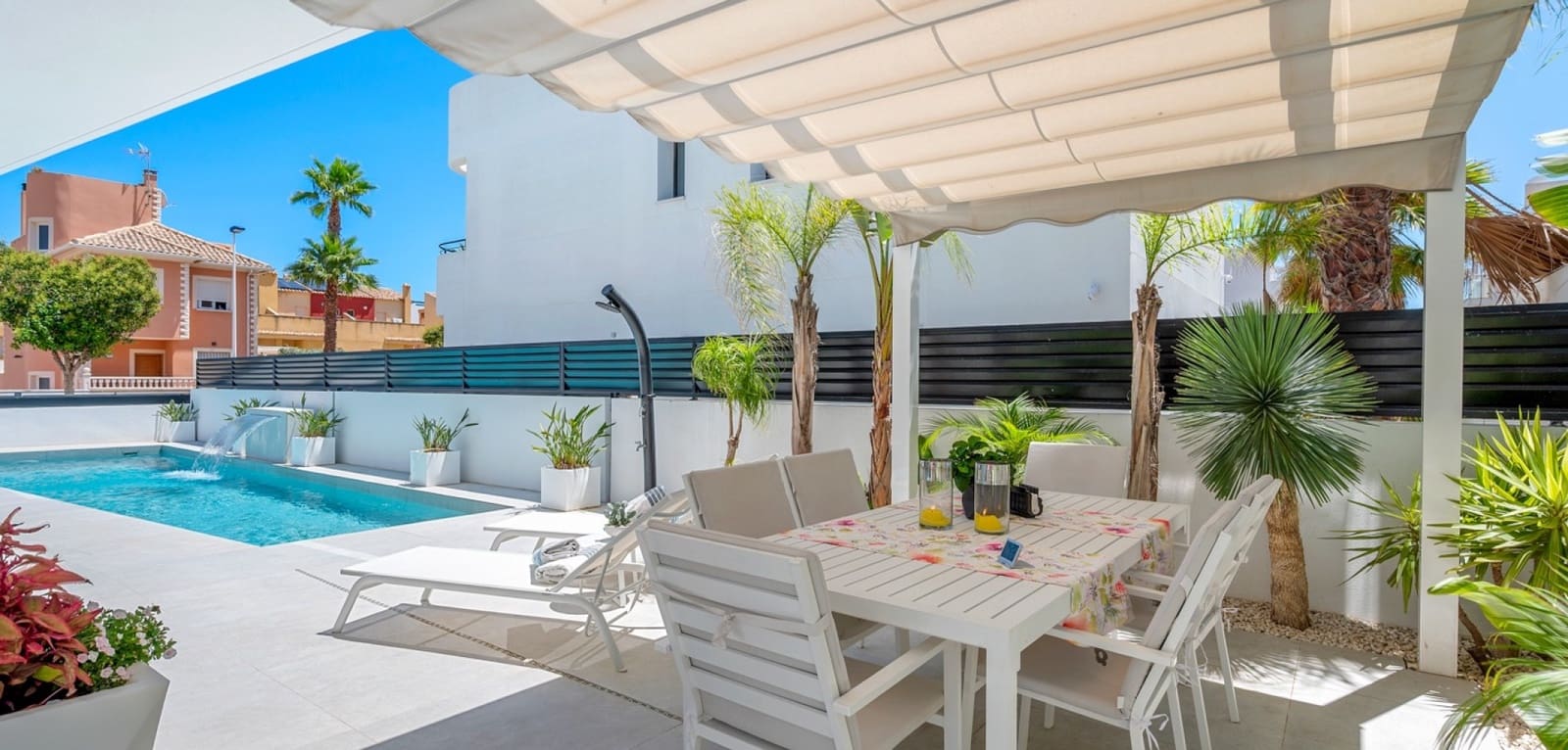 4 slaapkamer Villa te koop in Guardamar del Segura met zwembad - € 1.390.000 (Ref: 9164120)