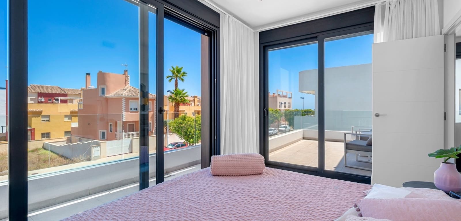 4 slaapkamer Villa te koop in Guardamar del Segura met zwembad - € 1.390.000 (Ref: 9164120)