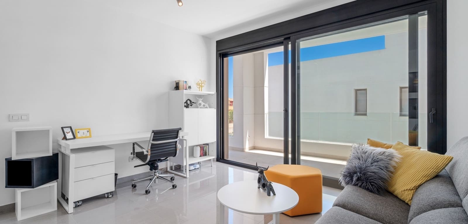 4 slaapkamer Villa te koop in Guardamar del Segura met zwembad - € 1.390.000 (Ref: 9164120)