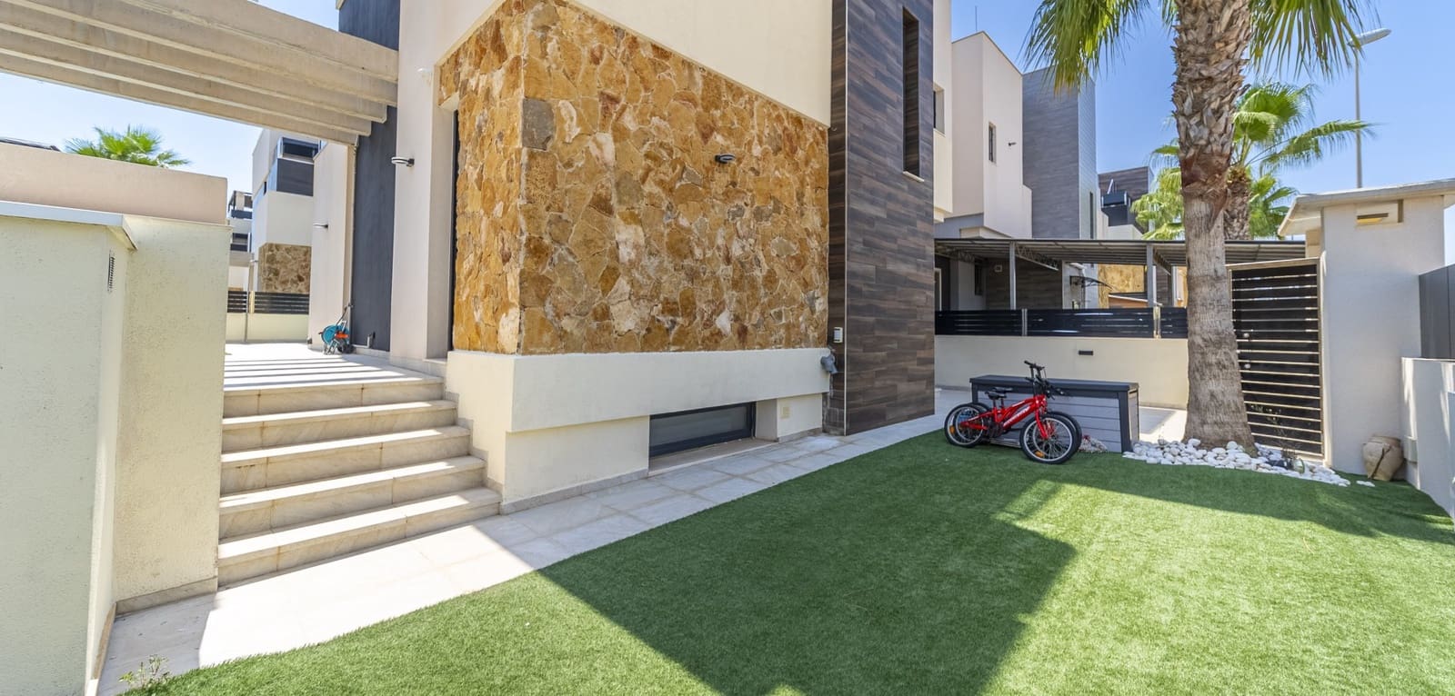 4 bedroom Villa for sale in Orihuela Costa with pool - € 759,000 (Ref: 9186253)