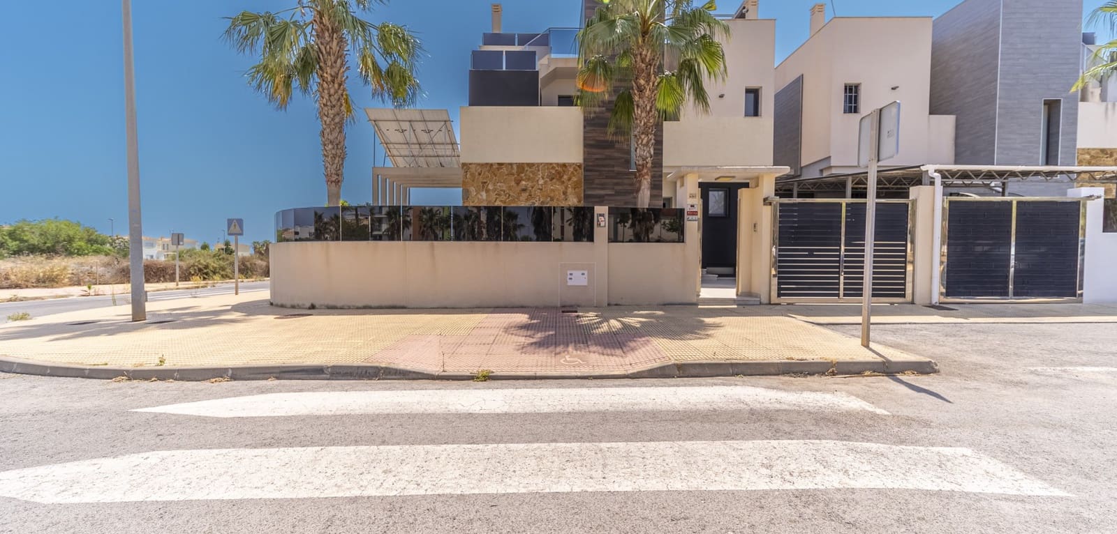 4 bedroom Villa for sale in Orihuela Costa with pool - € 759,000 (Ref: 9186253)