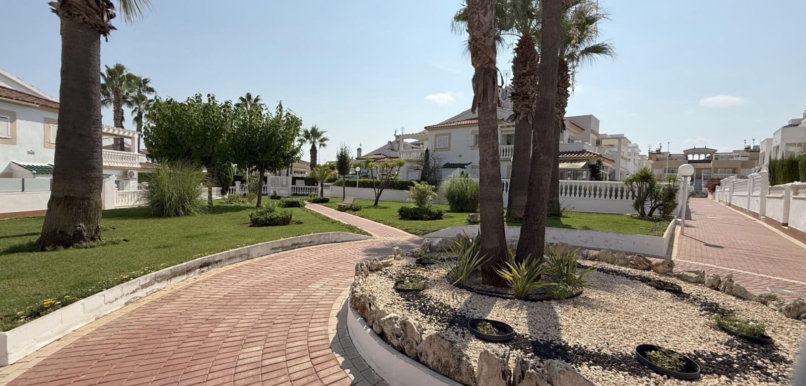 2 slaapkamer Appartement te koop in La Zenia met zwembad - € 229.000 (Ref: 9189888)