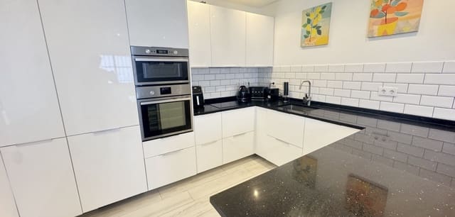 2 soveværelse Villa til salg i Villamartin, Orihuela med swimmingpool - € 265.000 (Ref: 9198041)