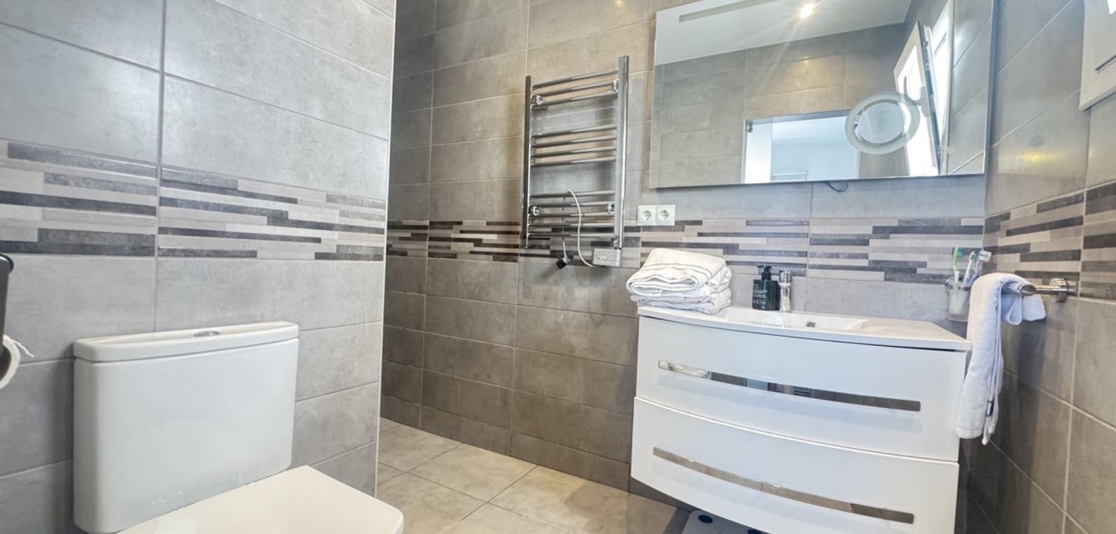 2 soveværelse Villa til salg i Villamartin med swimmingpool - € 265.000 (Ref: 9198041)