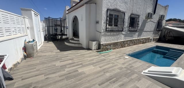 2 soveværelse Villa til salg i Villamartin, Orihuela med swimmingpool - € 265.000 (Ref: 9198041)