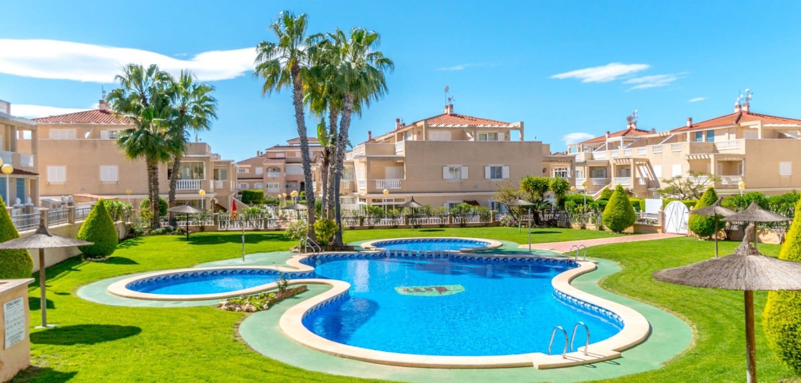 3 sypialnia Dom na sprzedaż w Playa Flamenca z basenem - 339 000 € (Ref: 9199946)